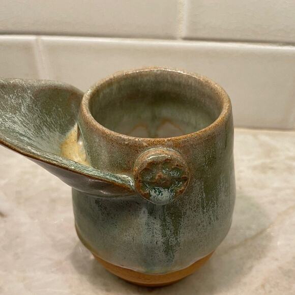 Art Pottery sake saucer green New Cond. Cup with spout .signed by Artist - Picture 3 of 12